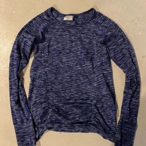 Athleta ruched top with thumb holes M